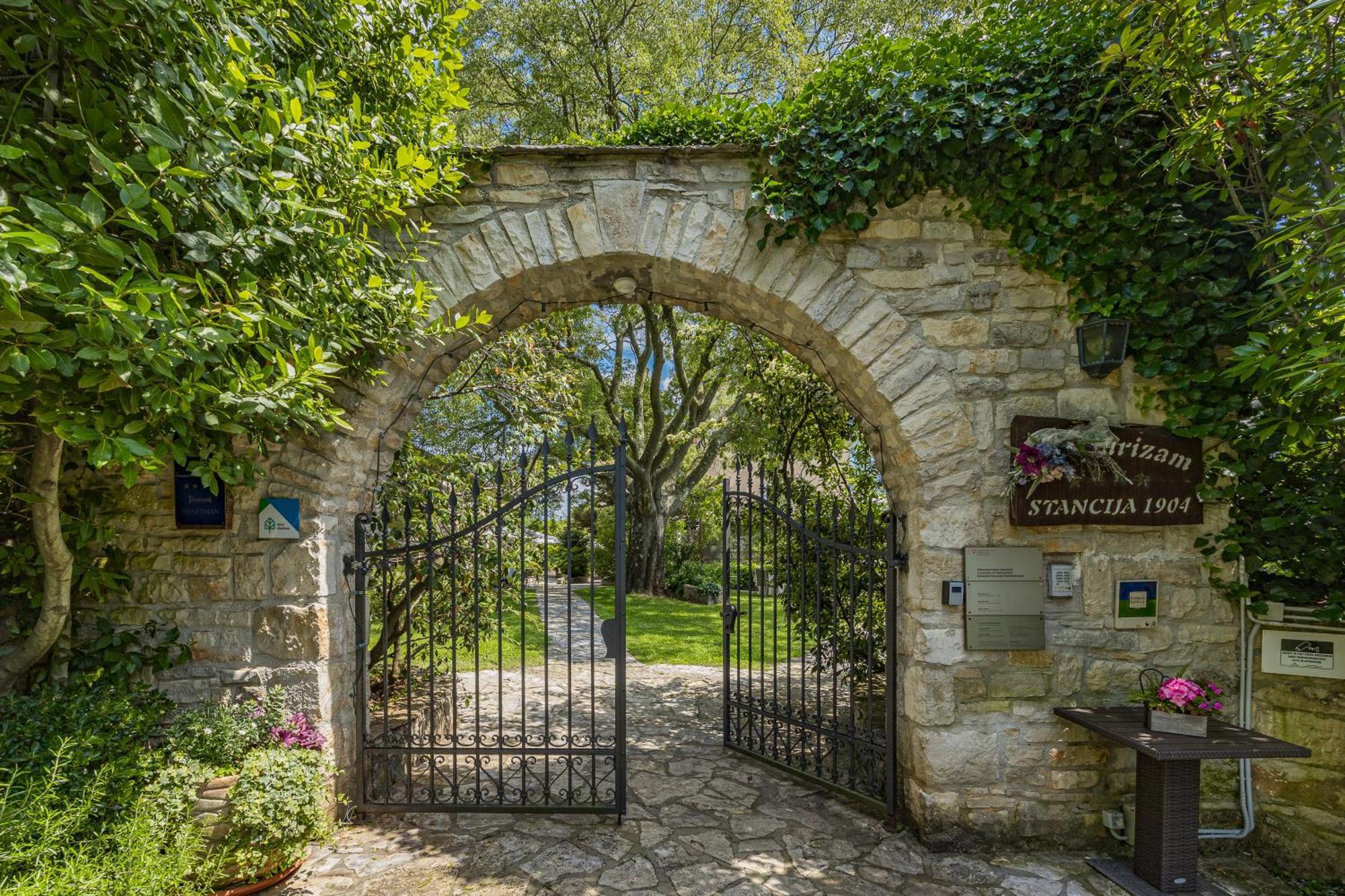 Boutique B&B Stancija 1904 Adults Only Svetvinčenat 외부 사진